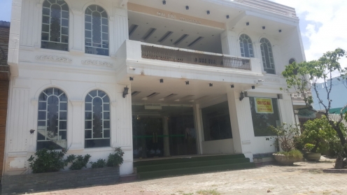 Cho thuê nhà 3 tầng nằm MT đường Nguyễn Tất Thành ngang 15m làm VP, nhà hàng….