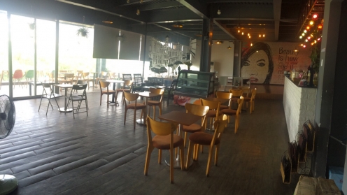 Cho thuê mặt bằng tầng 2 đường Lê Đình Dương thích hợp kinh doanh café ngang 22m