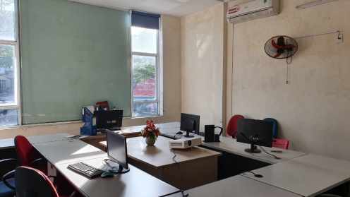 Cho thuê văn phòng tầng 2, Đường Nguyễn Hữu Thọ. Diện tích 115 m2. Văn phòng đầy đủ điện chiếu sáng, camera, wifi.