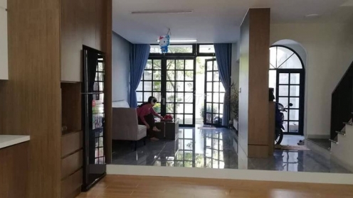 Cho thuê nhà kiểu biệt thự đường Lương Thúc Kỳ gần bãi tắm Sơn Thủy giá 27tr/ tháng, diện tích 230m2